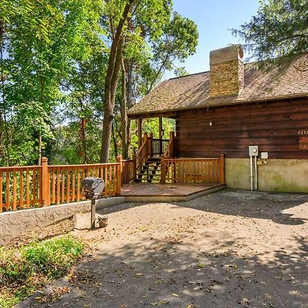 Do Not Disturb - Pigeon Forge Smoky Mountain Studio Cabin, Hot Tub, Fireplace Екстер'єр фото