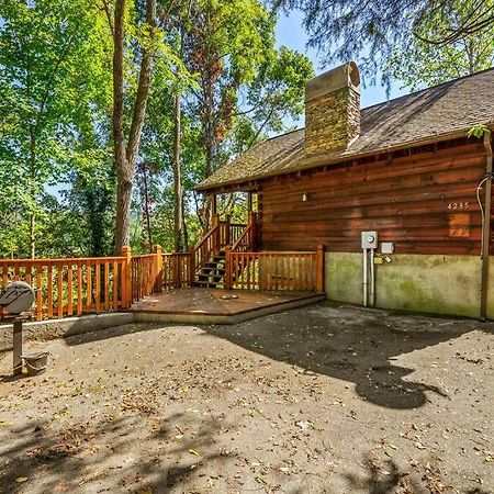 Do Not Disturb - Pigeon Forge Smoky Mountain Studio Cabin, Hot Tub, Fireplace Екстер'єр фото