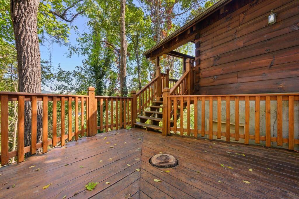 Do Not Disturb - Pigeon Forge Smoky Mountain Studio Cabin, Hot Tub, Fireplace Екстер'єр фото